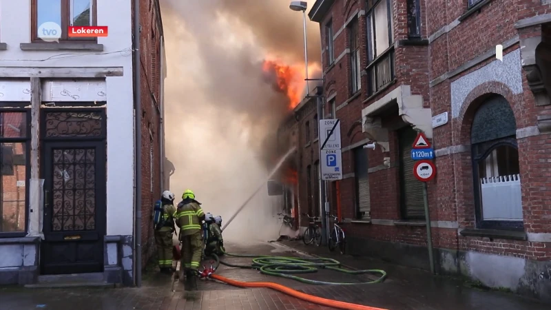 Twee rijhuizen vernield door hevige brand in centrum Lokeren