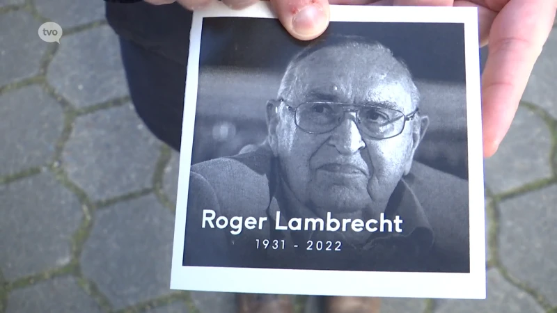 Supporters Lokeren nemen afscheid van Roger Lambrecht met erehaag