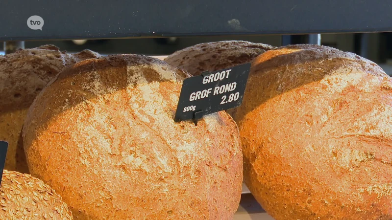 Bij deze bakker uit Melsele betaal je 2,80 euro voor een brood, en dat doet de bakker ook pijn: "Slapeloze nachten gehad"