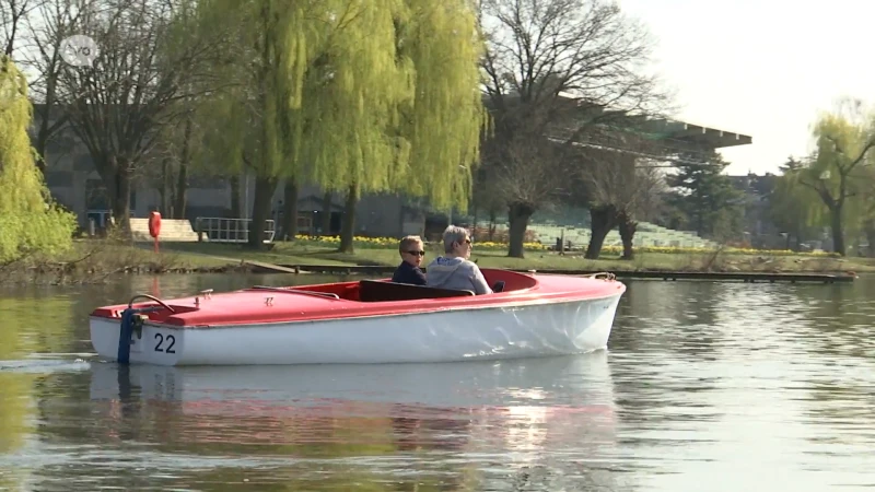 Nu al afkoeling zoeken door bootjevaren op het Donkmeer