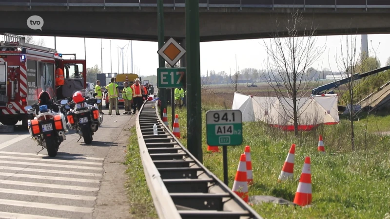 Motorrijder (29) overleeft zware crash tegen vangrail op E17 in Kruibeke niet