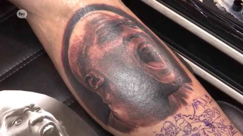 Duivelsfan stunt opnieuw met tattoo van Lukaku op been, enkel zijn handtekening ontbreekt nog