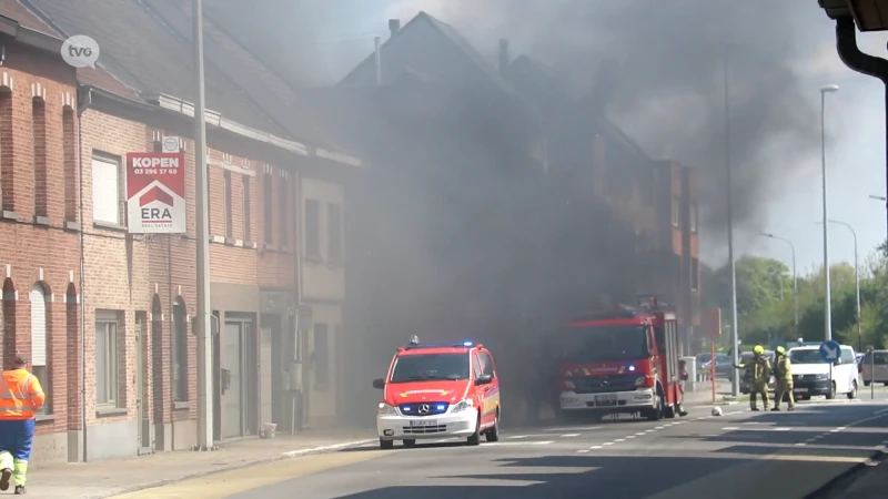 Bestelwagen brandt volledig uit in Appels