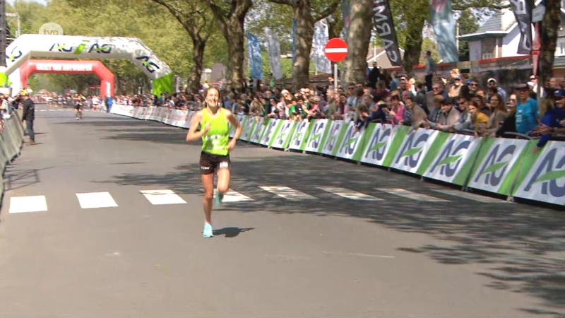 Nina Lauwaert imponeert op 10 Miles met vlotte zege