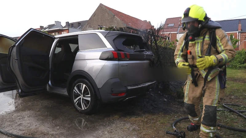 Verdachte brand aan auto in Temse, politie voert onderzoek