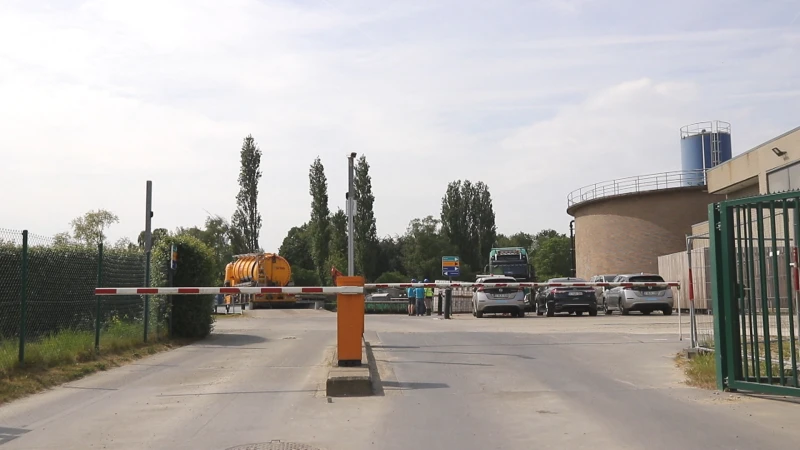 Arbeider levensgevaarlijk gewond na val in put van vijf meter diep