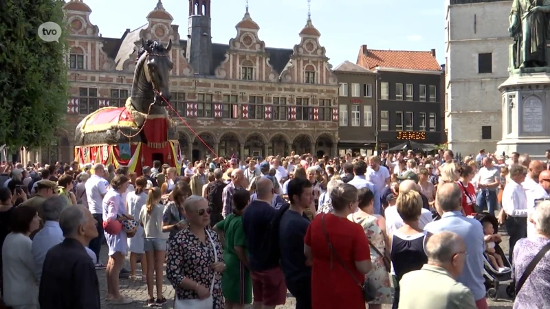 Ros Balatum doet nog snel voor het Ros Beiaard een rondje door z'n thuisstad
