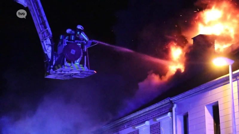 Gezin raakt tijdig buiten maar is dakloos na zware woningbrand