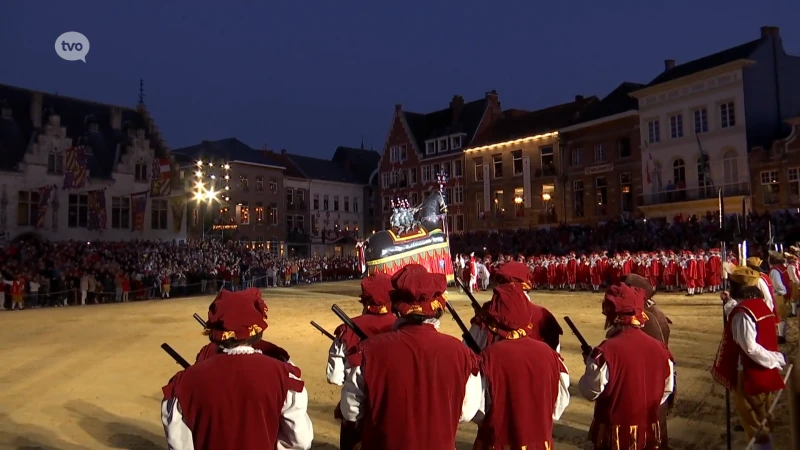 Generale repetitie lokt duizenden toeschouweres naar de Grote Markt: "Echte Dendermondenaars zitten op zaterdag op de tribune"