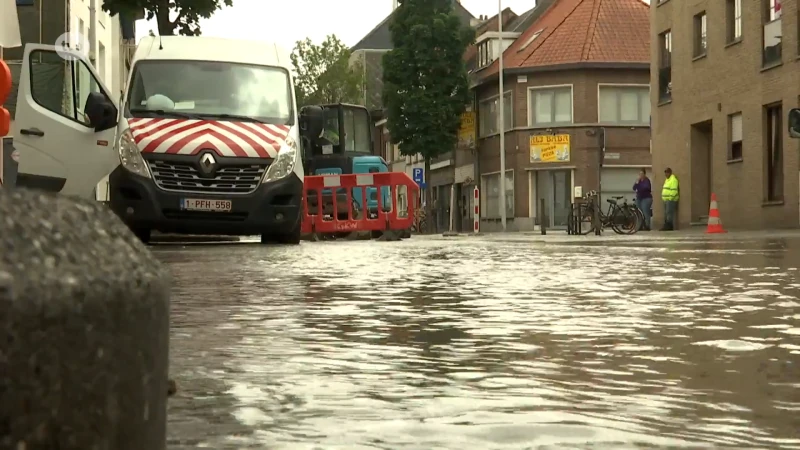 Sint-Gillislaan onder water nadat waterleiding stukgetrokken wordt bij werken