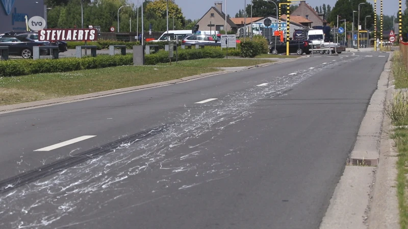 Industrieterrein in Temse onder de verf nadat grote pot verf omvalt in laadruimte