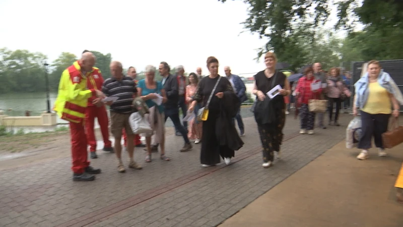 Geslaagde première van openluchtmusical Singin’ in the Rain' aan Donkmeer in Berlare