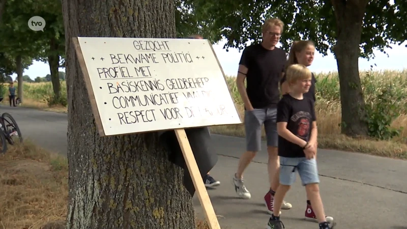 150 wandelaars stappen tegen komst van legerkazerne in Geraardsbergen