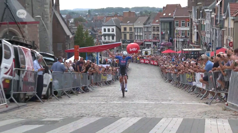 Mathieu van der Poel soleert naar winst in Stadsprijs Geraardsbergen