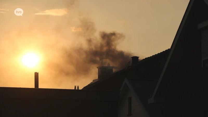 Zware woningbrand in De Klinge, bewoners net op tijd verwittigd door buren