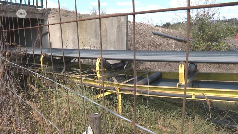 Vlaams minister Peeters laat stortplaats Vlaamse Waterweg in Kruibeke tijdelijk stilleggen