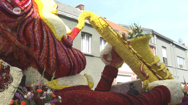 Blozen is met 'Saxofoon' winnaar van de corsowagens in de Bloemencorso