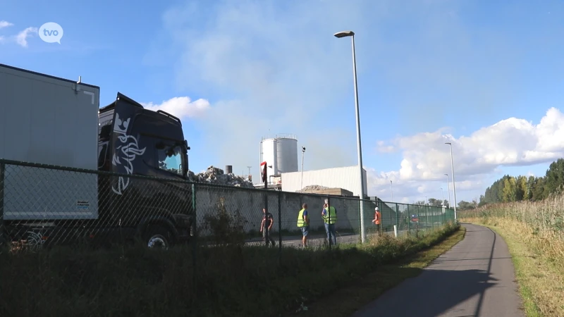 Brand bij papierfabrikant VPK in Oudegem, ramen en deuren gesloten houden