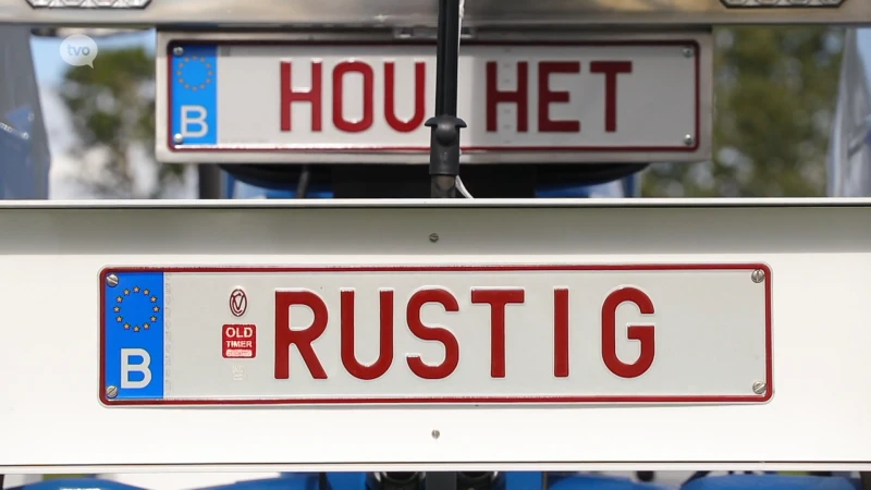 "Hou het rustig", of een bijeenkomst van gepersonaliseerde nummerplaten in Tielrode