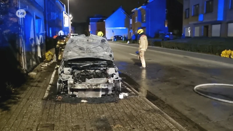 Drie mannen met jerrycan steken auto in brand in Buggenhout