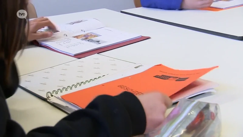 83 Aalsterse scholieren zitten nog altijd zonder boeken op de schoolbanken