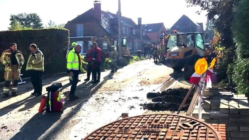 Man gered na val in rioolput in Denderhoutem