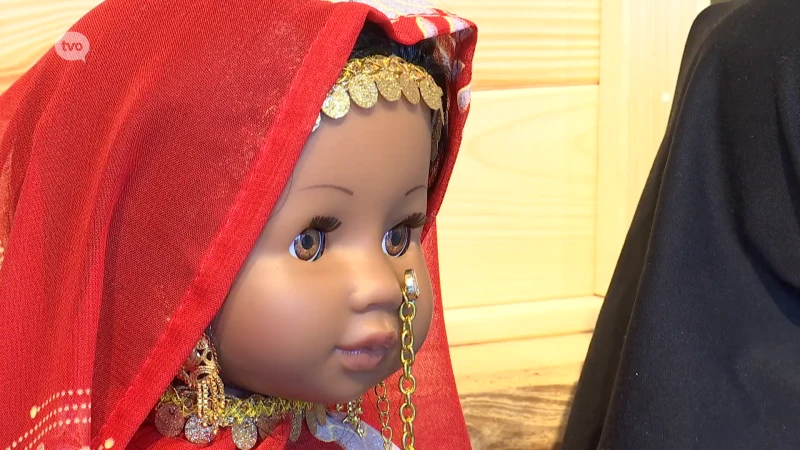 Pop met hoofddoek, wijnvlek of hoorapparaat? Je vindt het in deze Lokerse speelgoedwinkel