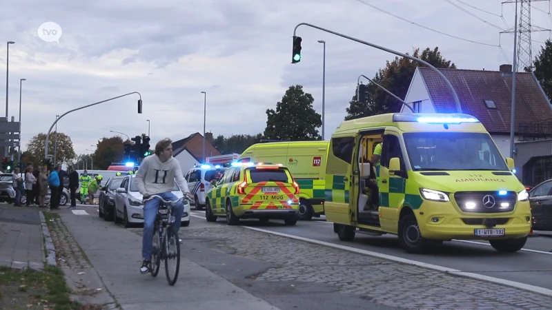 Moeder en twee kinderen gewond bij zware klap op kruispunt in Waasmunster