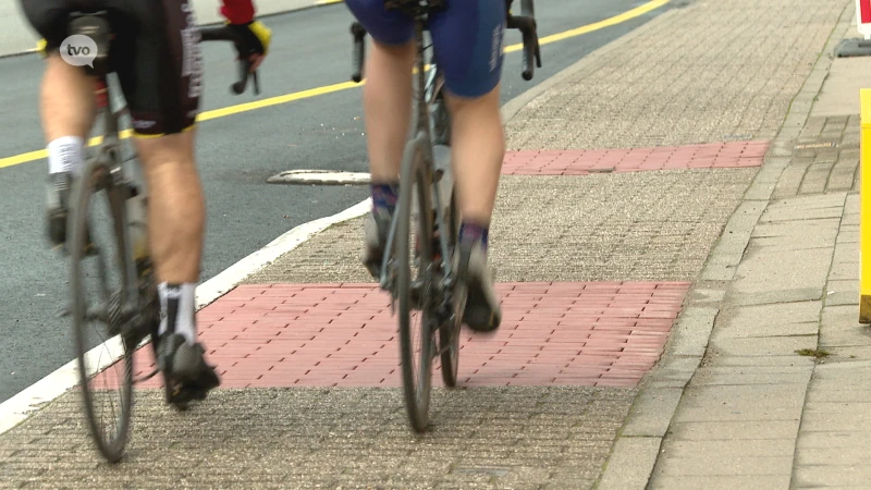 Burgemeester Lebbeke doet zijn beklag over fietspaden langs de Dendermondsesteenweg: "Een klucht"