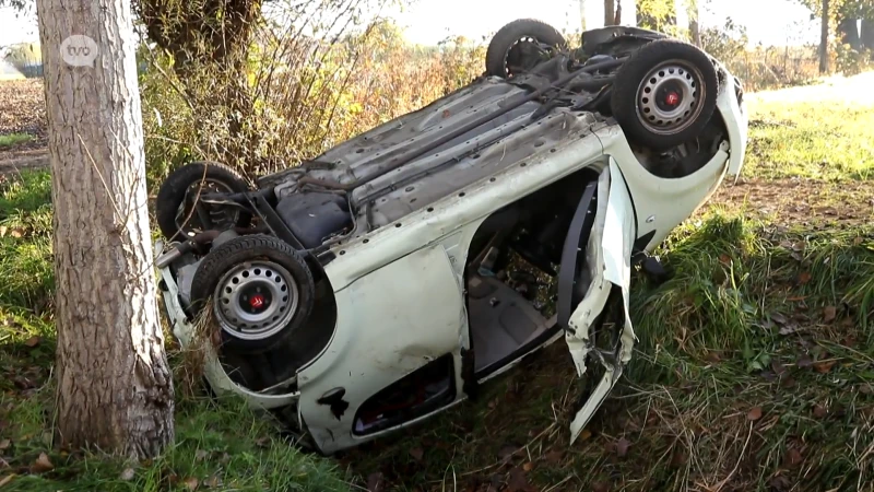 Auto belandt op dak in Bazel