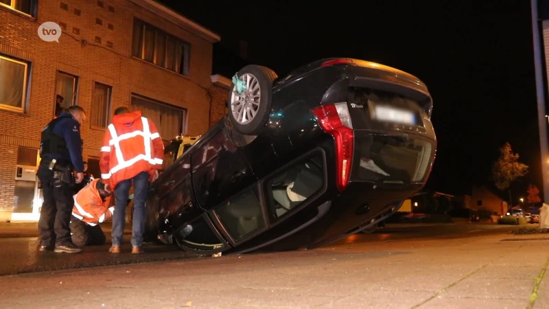 Auto belandt op dak in Zele