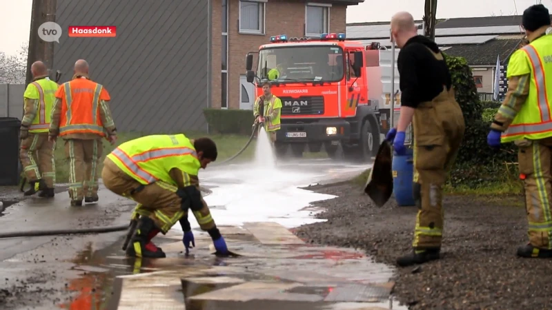 Brandweer uren werk met zware dieselvervuiling Haasdonk