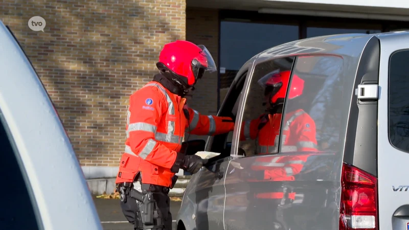 Meer dan zeshonderd (!) bestuurders zijn rijbewijs kwijt na Oost-Vlaamse controles op gsm-gebruik