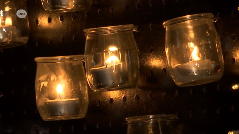 Lichtjeswandeling in Sint-Niklaas herdenkt Céline en steunt psychisch kwetsbare jongeren