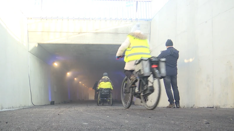 Opening nieuwe fiets- en voetgangerstunnel onder het spoor in Buggenhout