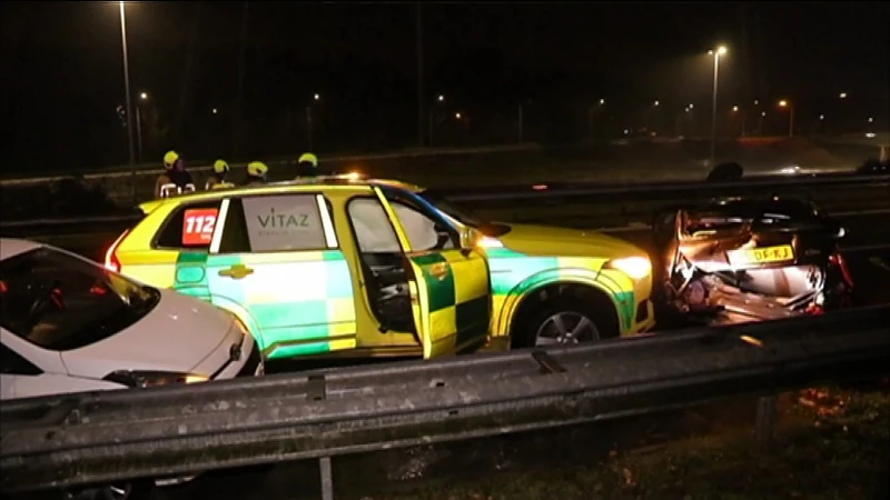 Extreem glad op Oost-Vlaamse wegen: Medisch interventieplan van kracht, kettingbotsing op E17 en kind in levensgevaar na botsing in Zottegem
