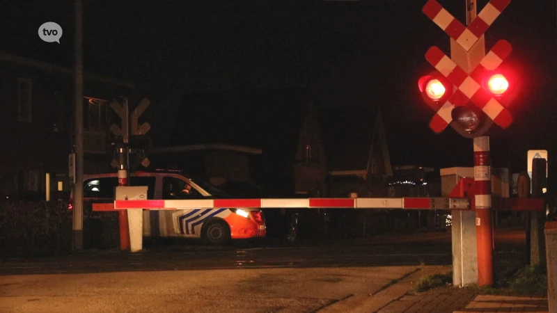 Auto rijdt tegen slagboom in Belsele, treinverkeer tijdlang verstoord