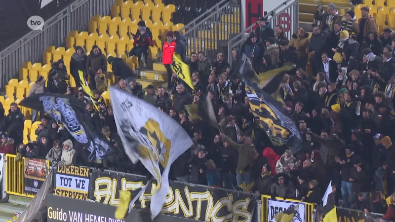 Lokeren-Temse speelt Jong Essevee van het kastje naar de muur en blijft leider