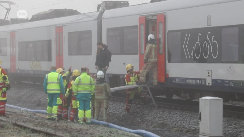 Passagierstrein rijdt op graafmachine in Dendermonde, niemand gewond