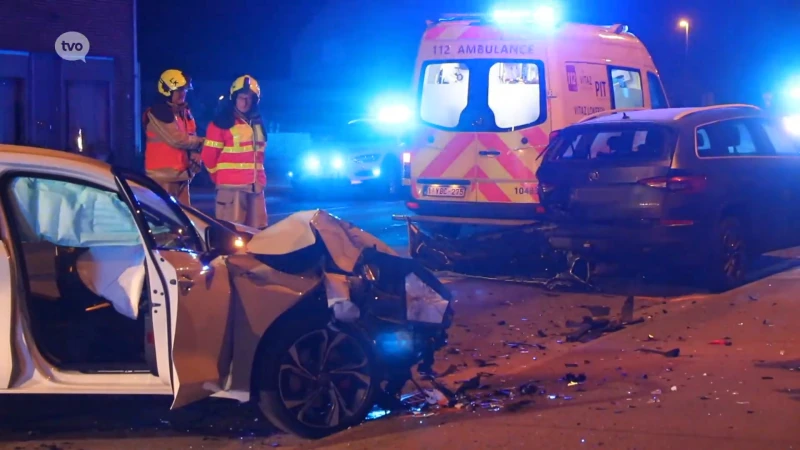 Jonge bestuurder knalt met nieuwe Audi tegen geparkeerde auto in Lokeren, politie vindt fles lachgas in wagen