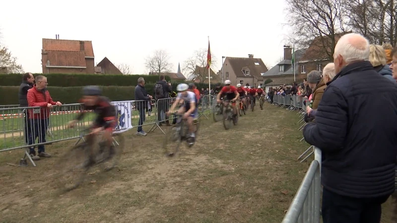 Pure ambiance tijdens veldrit voor recreanten in Vrasene