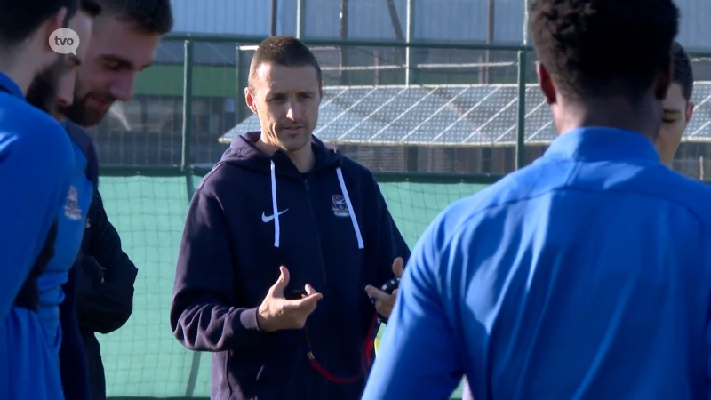 Timmy Simons leidt eerste training bij FC Dender: "Eerst het vertrouwen, dan de resultaten"