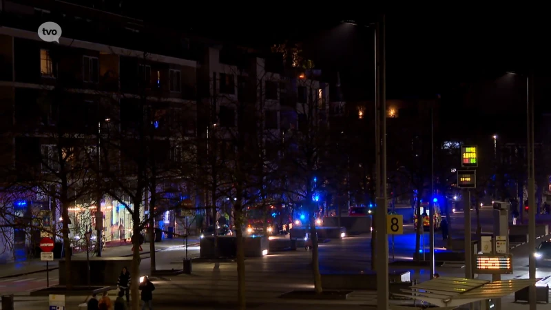 Hulpdiensten palmen Stationsplein Sint-Niklaas in voor brand in appartement