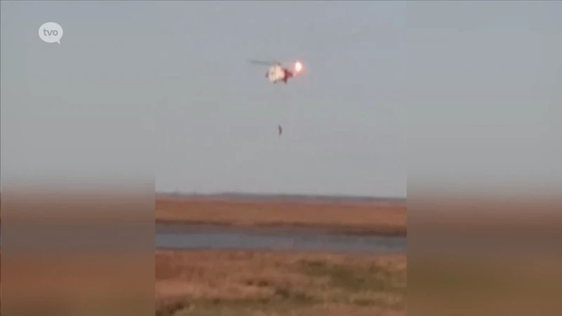 Wandelaars gered door helikopter in Verdronken Land Van Saeftinghe nadat ze omsingeld raken door hoogwater