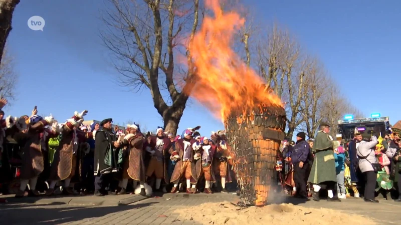 In Ninove zit het carnaval erop wanneer de wortel wordt verbrand