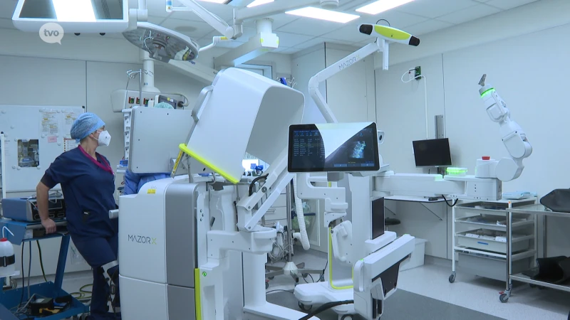 Vitaz neemt nieuwe spinale robot in gebruik: "Voordeel voor chirurg én patient"