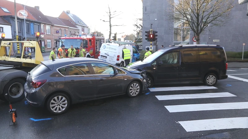 Roodrijder maakt brokken op kruispunt N403 in Kemzeke