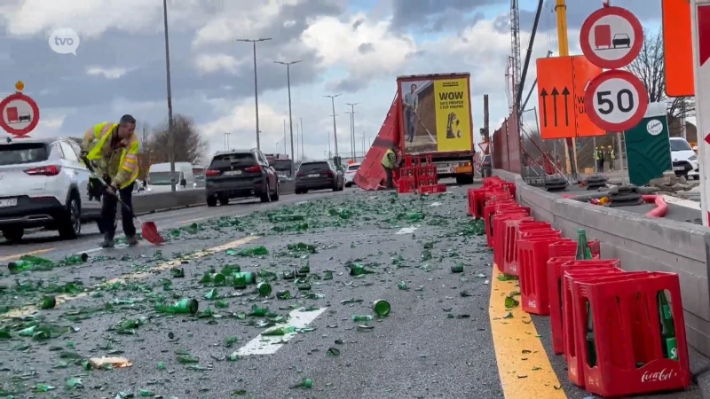 Alweer verliest een vrachtwagen glas ter hoogte van de werken op de E40 in Erpe-Mere