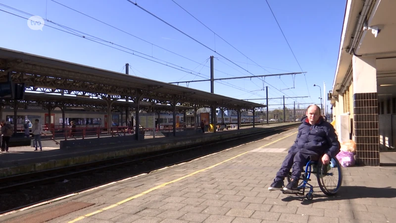 Rolstoelgebruiker urenlang in de kou nadat NMBS hem vergeet: "Ze hebben wel mijn taxi betaald"