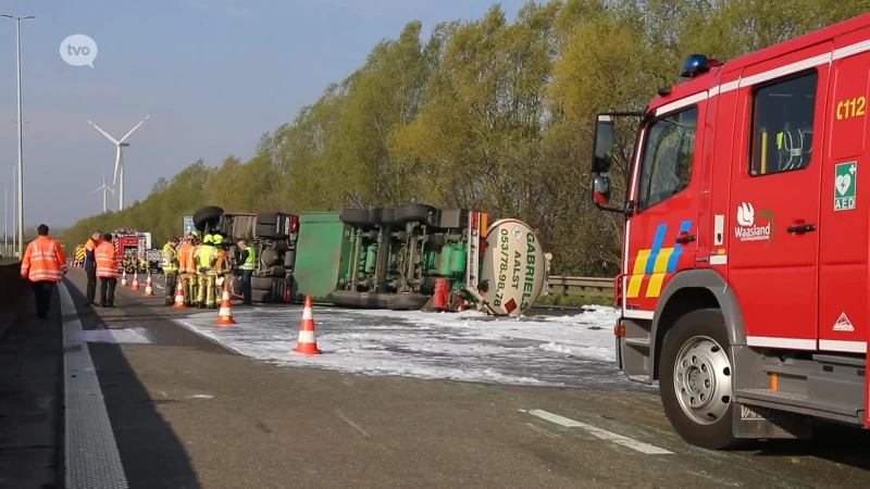 Hoe een gekantelde tankwagen de hele dag de E17 lamlegde